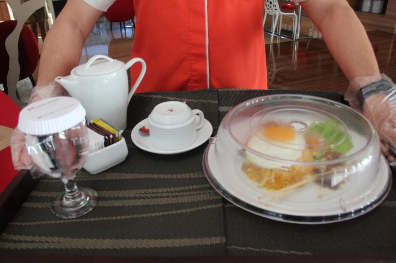 Swiss-Belinn Manyar Surabaya Buitenkant foto