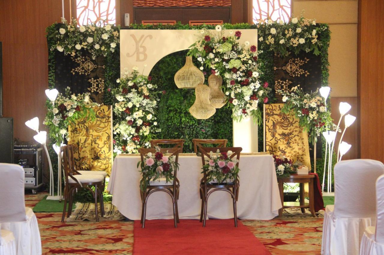 Swiss-Belinn Manyar Surabaya Buitenkant foto