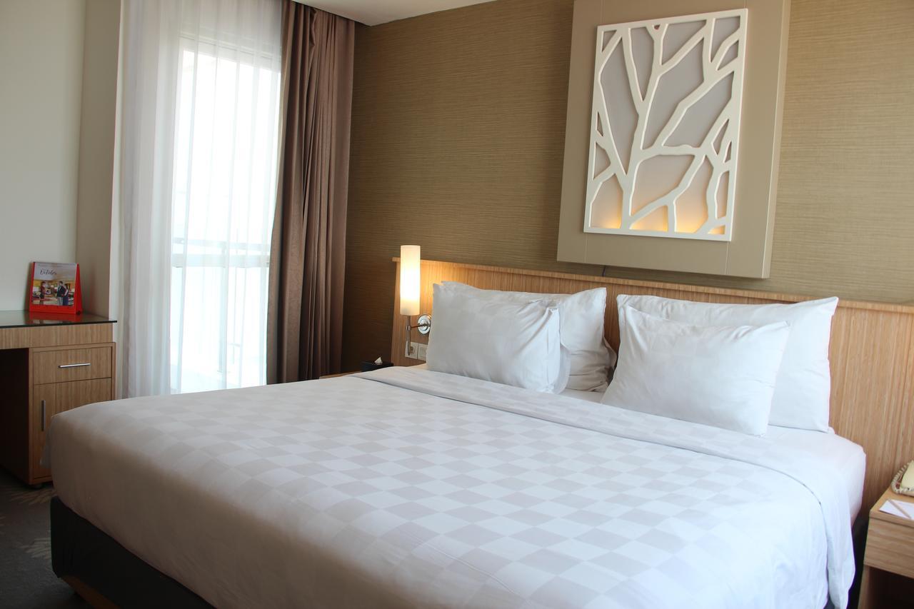 Swiss-Belinn Manyar Surabaya Buitenkant foto