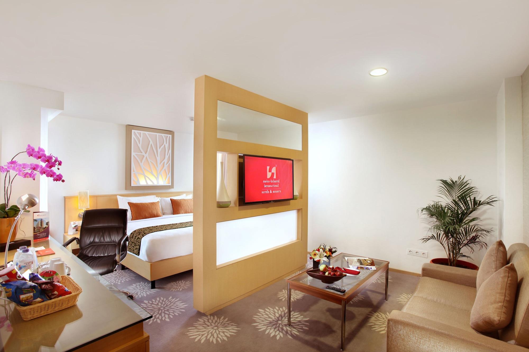 Swiss-Belinn Manyar Surabaya Buitenkant foto