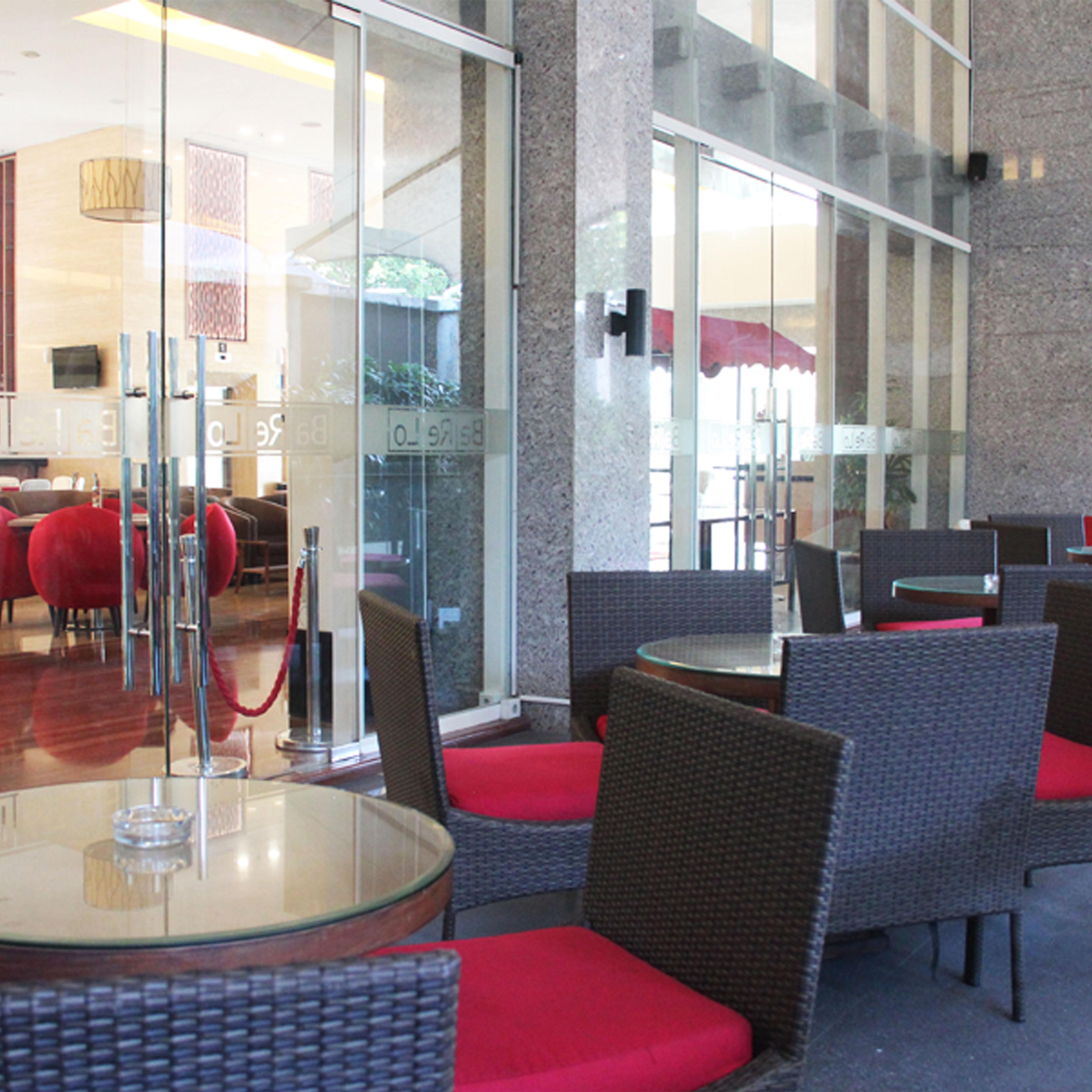 Swiss-Belinn Manyar Surabaya Buitenkant foto