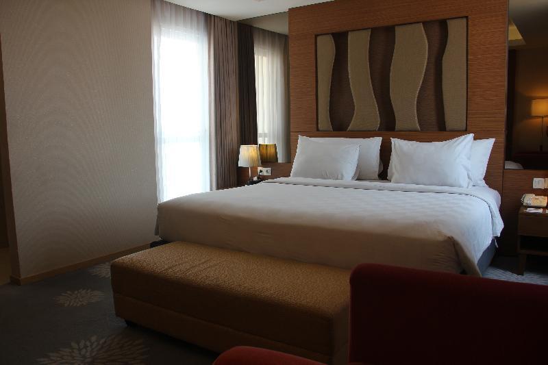 Swiss-Belinn Manyar Surabaya Buitenkant foto